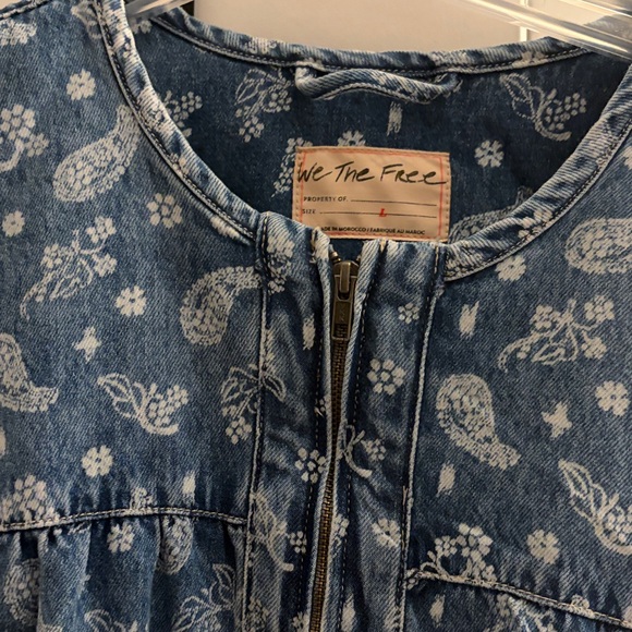 We The Free Layla Printed Denim Jacket Blue Fog Size Large EUC Final Price Drop! - Picture 5 of 6